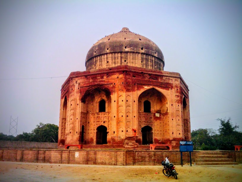 Tomb-of-Khan-e-Jahan-Bahadur-Jang-Kokaltash-Lahore-AasimOnline.com